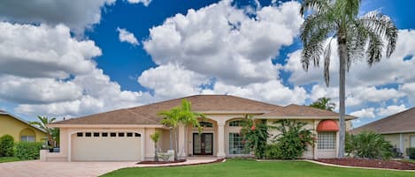 VILLA MARGARETHA - New furnished and decorated 3 bedroom, 3 bathroom single family pool home with stunning lake view located in beautiful South Fort Myers.