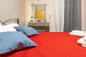 Details double bed