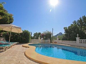 Water, Sky, Plant, Swimming Pool, Azure, Tree, Shade, Leisure, Residential Area, Landscape