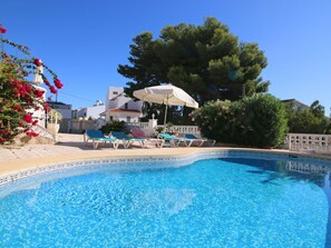 Wasser, Himmel, Pflanze, Eigentum, Gebäude, Schwimmbad, Azurblau, Baum, Strandresort, Haus