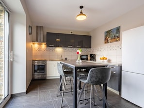 Meubles, Propriété, Comptoir, Cabinetry, Table, Bois, Design Intérieur, Chaise, Sol, Cuisine