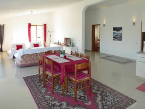 Zimmer, Eigentum, Möbel, Interior Design, Gebäude, Esszimmer, Tabelle, Fussboden, Haus, Grundeigentum
