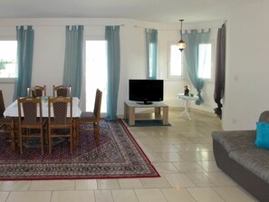 Zimmer, Eigentum, Fussboden, Möbel, Wohnzimmer, Gebäude, Interior Design, Fliese, Haus, Flooring