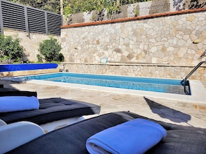 Wasser, Azurblau, Pflanze, Blau, Schwimmbad, Die Architektur, Schatten, Rechteck, Freizeit, Flooring