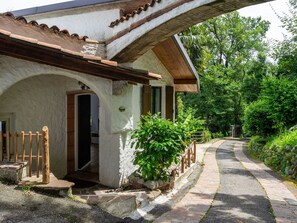 Propriété, Bâtiment, Maison, Domicile, Immobilier, Architecture, Biens, Zone Résidentielle, Porche, Cour