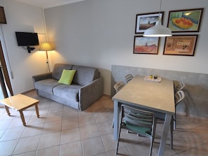 Propriété, Meubles, Cadre, Table, Canapé, Design Intérieur, Éclairage, Confort, Salon, Architecture
