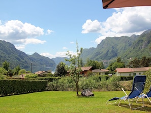 Nuage, Ciel, Plante, Montagne, Jour, Vert, Écorégion, Lumière, Bleu, Chaise