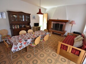 Tabelle, Möbel, Eigentum, Couch, Bilderrahmen, Holz, Stuhl, Wohnzimmer, Interior Design, Fussboden