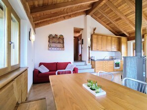 Table, Canapé, Propriété, Meubles, Bois, Fenêtre, Design Intérieur, Éclairage, Sol, Salon
