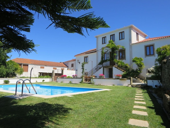 Ciel, Plante, L'Eau, Bâtiment, Propriété, Fenêtre, Maison, Arbre, Architecture, Piscine