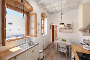 Villa Lindia - Kitchen and Courtyard View