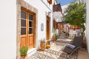 Villa Lindia - Courtyard