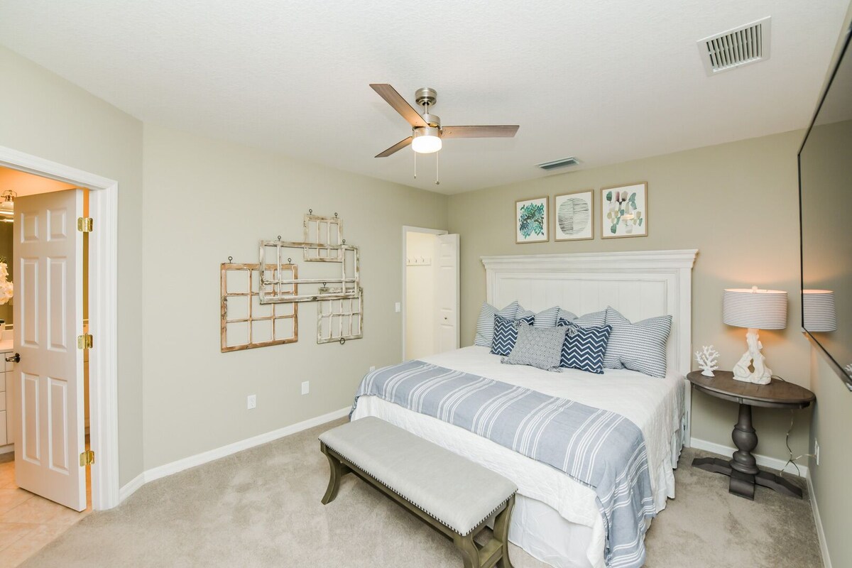 Family Vacation Home with Pool and Spa, 2-min walk to Beach – Stone’s Throw