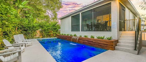 Stone's Throw - Steps to the Beach - Amazing 3 Bed Home