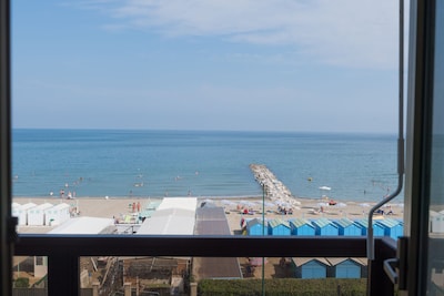 LARGE SEAFRONT APARTMENT BEAUTIFUL VIEW 3 DOUBLE ROOMS F