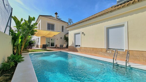 Piscina Privada, sin vecinos proximos para disfrutar de una gran intimidad.