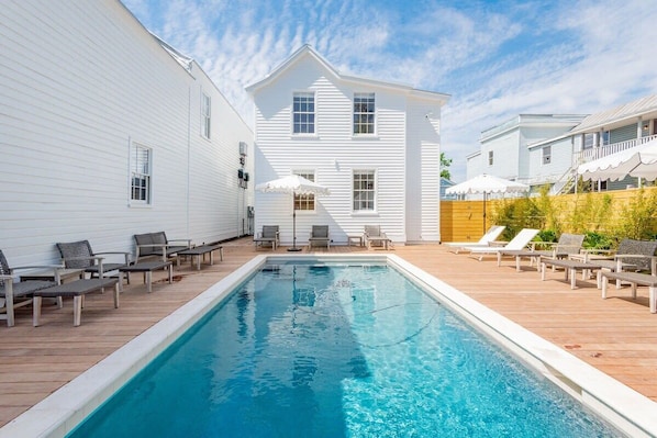 Spring Islands Collection Pool