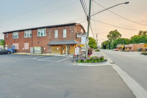 Building Exterior | Single-Story Apartment