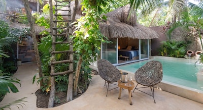 Villa frente a la playa en la jungla con piscina privada