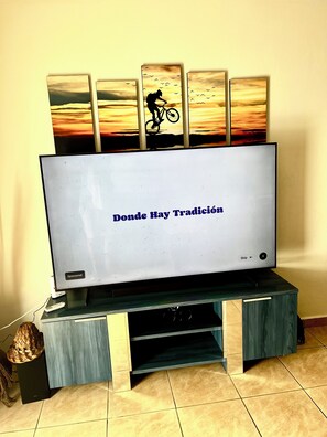Living room TV 75”