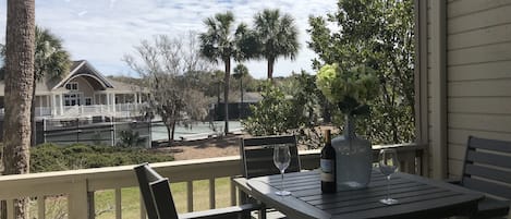 Outdoor deck with views of Center Court