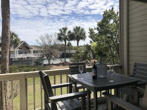 Outdoor deck with views of Center Court