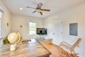 Living Room | Smart TV | Free WiFi