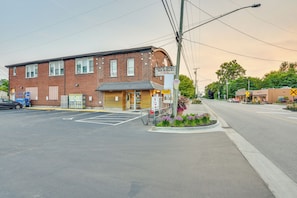 Building Exterior | Single-Story Apartment