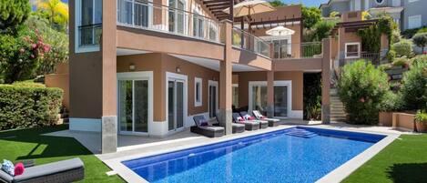 Modern 4 Bedroom Villa in Vale do Lobo with private pool, WiFi and Sonos sound system - J168 - 1