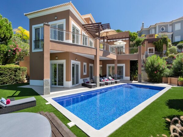 Modern 4 Bedroom Villa in Vale do Lobo with private pool, WiFi and Sonos sound system - J168 - 1