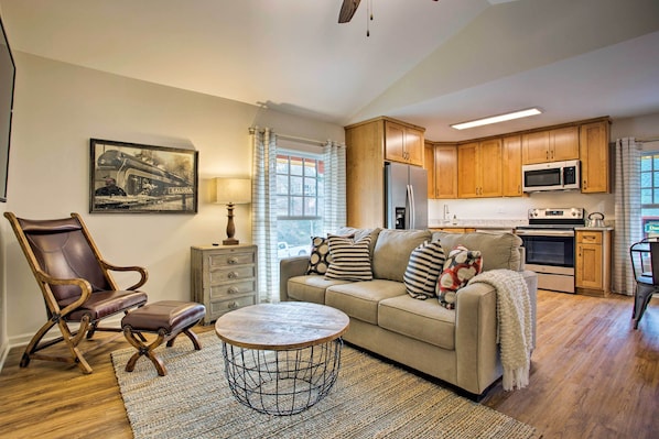 Saluda Vacation Rental | 1BR | 1BA | 750 Sq Ft | Stairs Required