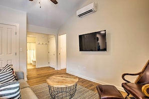 Living Room | A/C | Central Heat