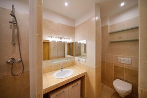 Bathroom with shower, toilet and washing machine