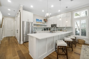 Kitchen with Breakfast Bar