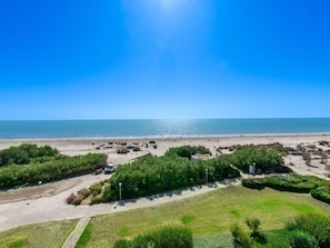 Water, Sky, Plant, Water Resources, Cloud, Azure, Natural Landscape, Coastal And Oceanic Landforms, Beach, Terrain