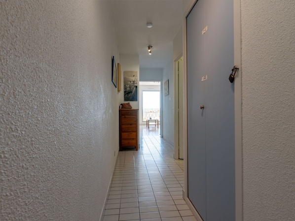 Door, House, Wood, Building, Flooring, Ceiling, Composite Material, Plaster