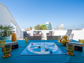 L'Eau, Plante, Bâtiment, Jour, Propriété, Ciel, Piscine, Bleu Azur, Arbre, Plan D'Eau