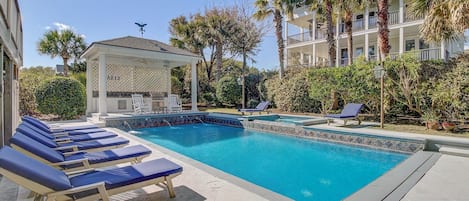 Private hot tub, pool and outdoor kitchen!