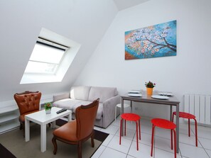 Zimmer, Interior Design, Möbel, Eigentum, Tabelle, Wand, Esszimmer, Haus, Türkis, Gebäude