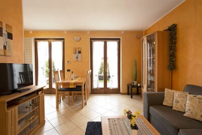 Apartment “Pure Relaxation Between Lake and Mountains” with Pool, Terrace, Jacuzzi & Wi-Fi