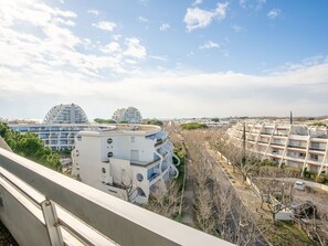 Propriété, Plante, Ciel, Feuille, Bois, Architecture, Végétation, Biome, Mur, Immobilier