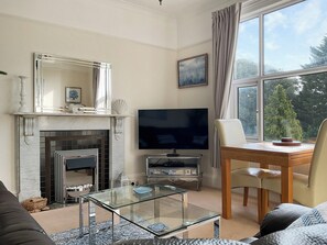 Living room/dining room | Kinbrae Apartment, Torquay