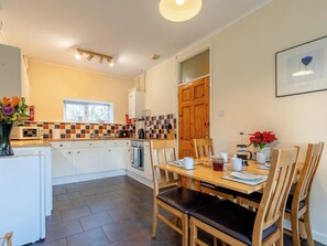 Kitchen/diner | The Milking Shed - Thorney Country Cottages, Langport, near Somerton