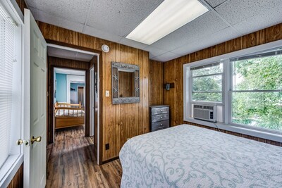 Lakeview Cabin at Marina on Dale Hollow Lake near Standing Stone State Park