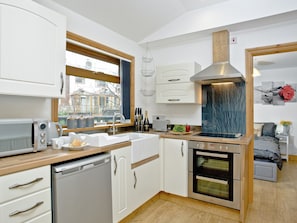 Kitchen | Hunters Lodge, Kingskerswell