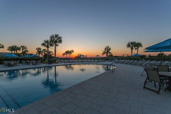 Huge pool, beach gate - Sunrise shot. 