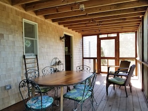 Screened Porch (alternate view)