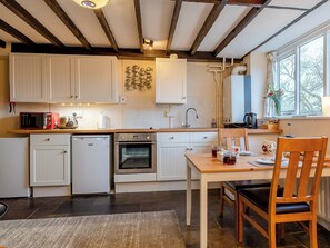 Kitchen/diner | Orchard Cottage - Thorney Country Cottages, Langport, near Somerton