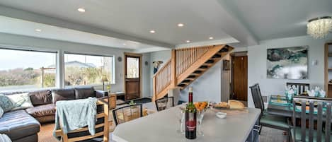 Pacific Beach Vacation Rental | 4BR | 3.5BA | 1,550 Sq Ft | Stairs Required