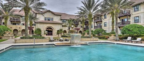 This grand St. Augustine condo boasts pool access, and features golf on-site.